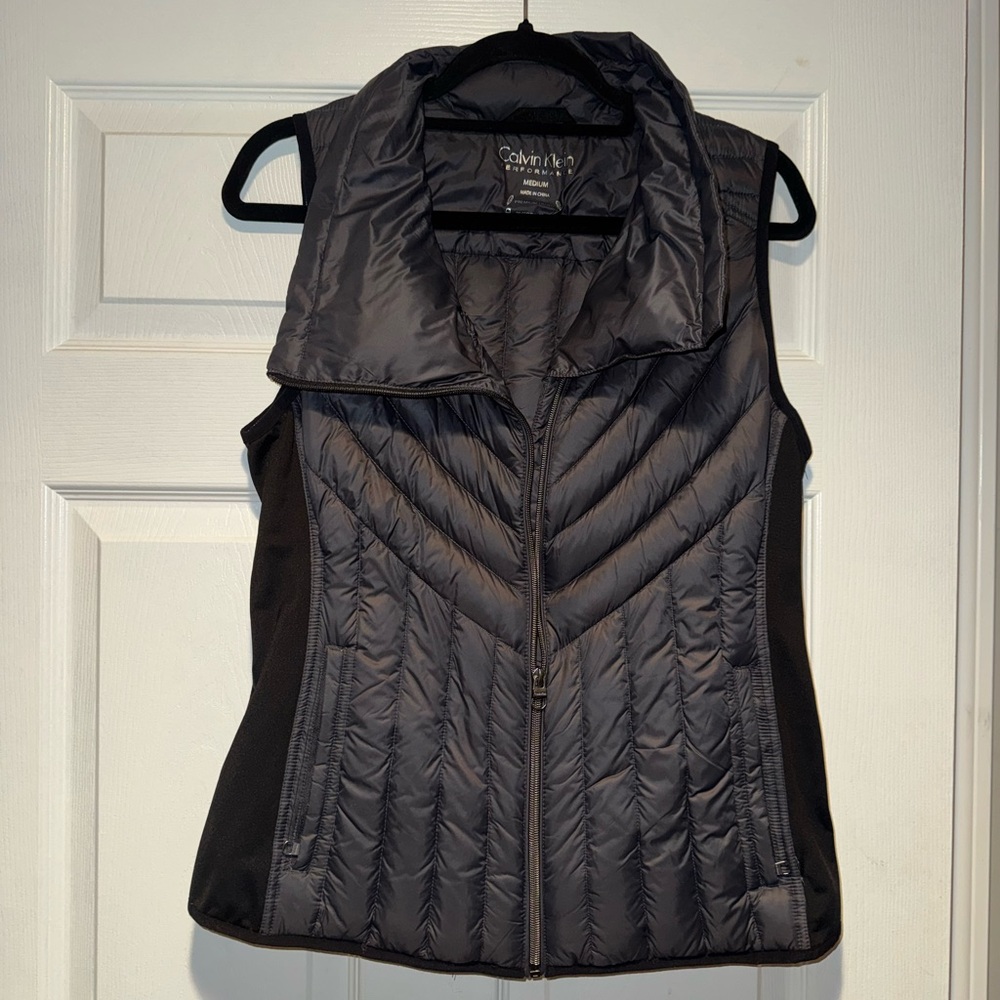 Calvin Klein Women's M Charcoal Quilted Performance Down Vest